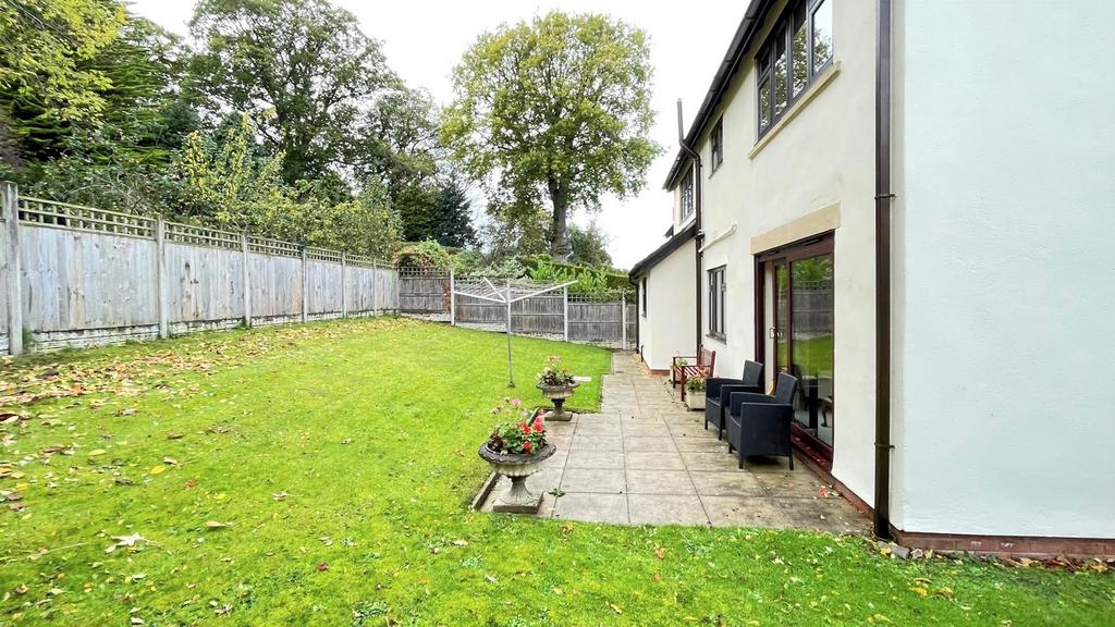 Llys Y Dderwen, Betws Yn Rhos, Abergele 5 bed detached house £395,000