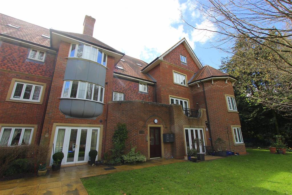 Greystones Drive, Darlington 2 bed apartment £575 pcm (£133 pw)