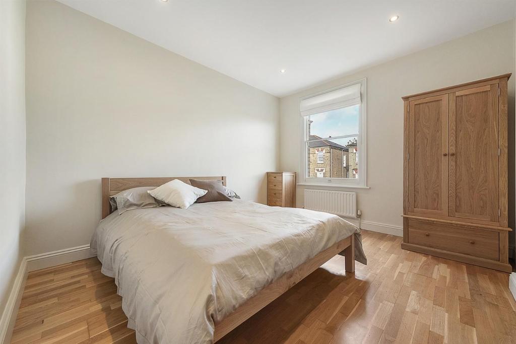 Bedroom (1).jpg