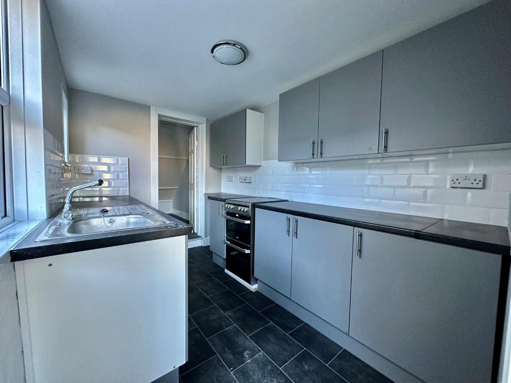 Longfield Road, Dover 4 bed house £1,100 pcm (£254 pw)