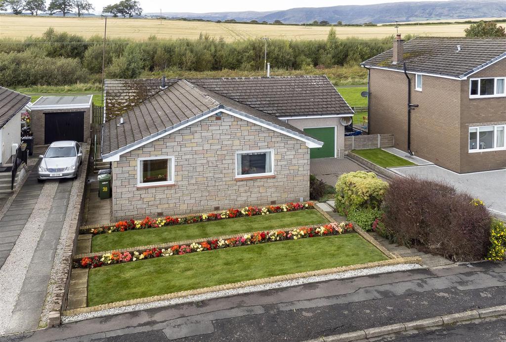 Pinewood Ave, Lenzie 3 bed detached bungalow £295,000