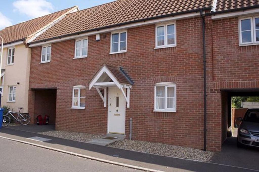 Weatherby Road 3 bed house £950 pcm (£219 pw)