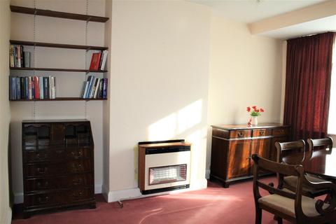 3 Chessington Close, Epsom, KT19 9EQ
