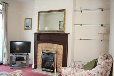 3 Chessington Close, Epsom, KT19 9EQ