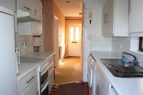3 Chessington Close, Epsom, KT19 9EQ