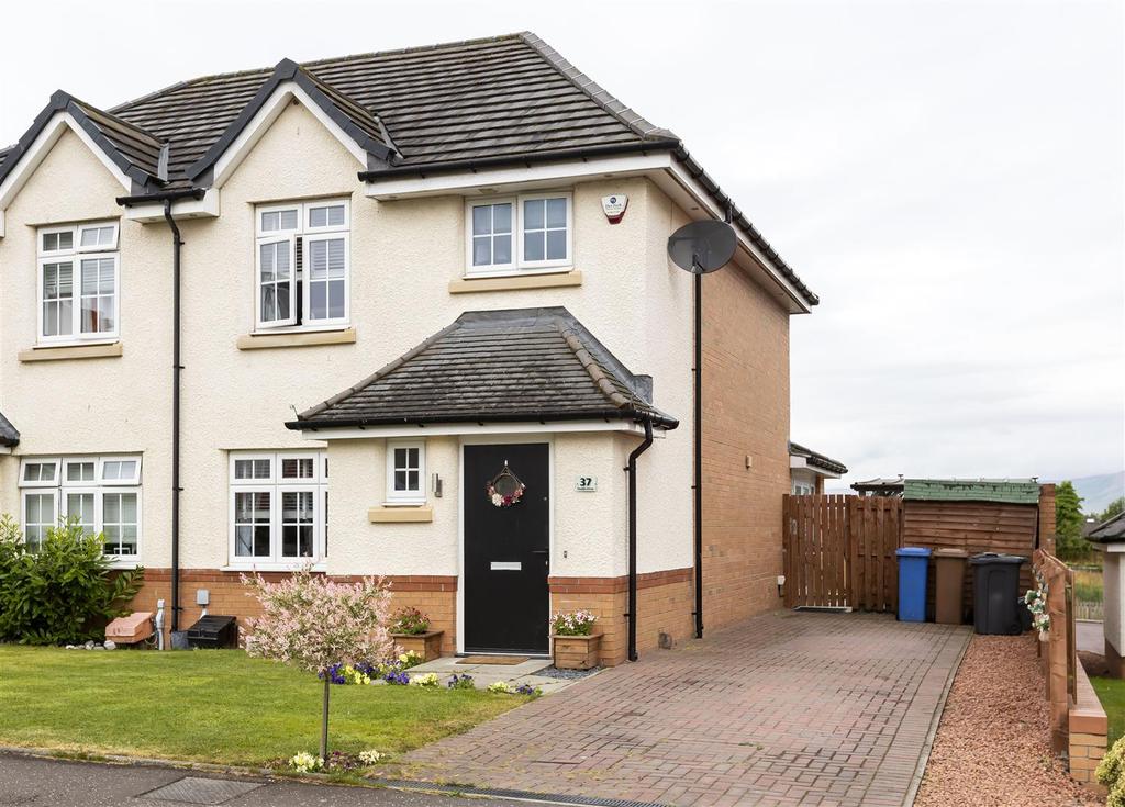 Faulds Drive, Woodilee Village 3 bed semidetached house £280,000