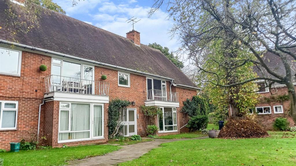 Archery Fields, Bridge End, Warwick 2 bed apartment £1,050 pcm (£242 pw)