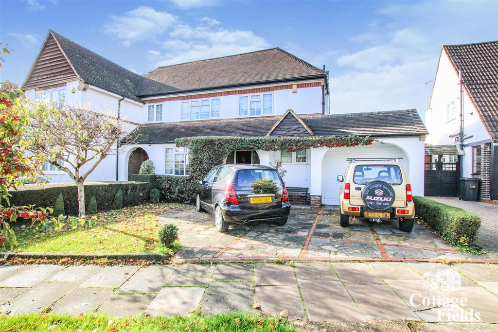 Cotswold Way, Enfield EN2 3 bed semidetached house £950,000