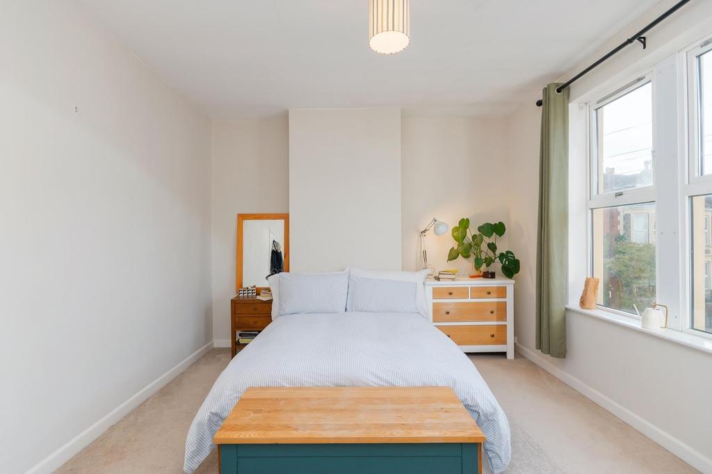 DAORETAGNOTHSA83 - Bedroom D.jpg