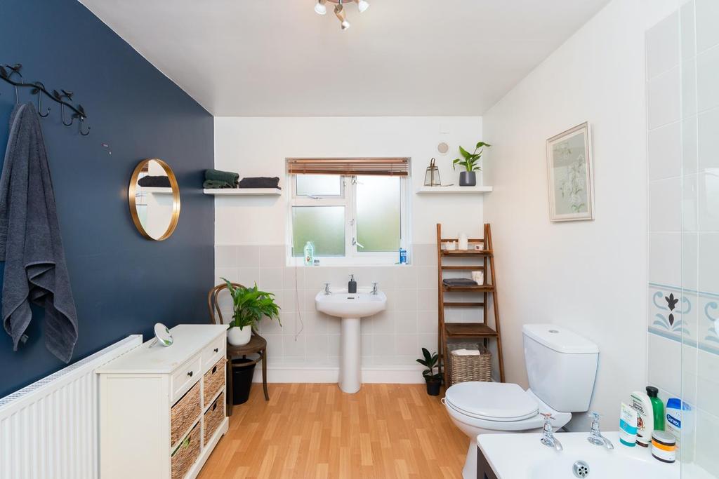 DAORETAGNOTHSA83 - Bathroom B.jpg