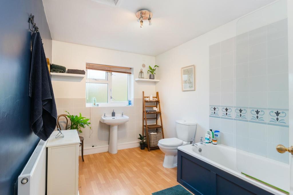DAORETAGNOTHSA83 - Bathroom C.jpg