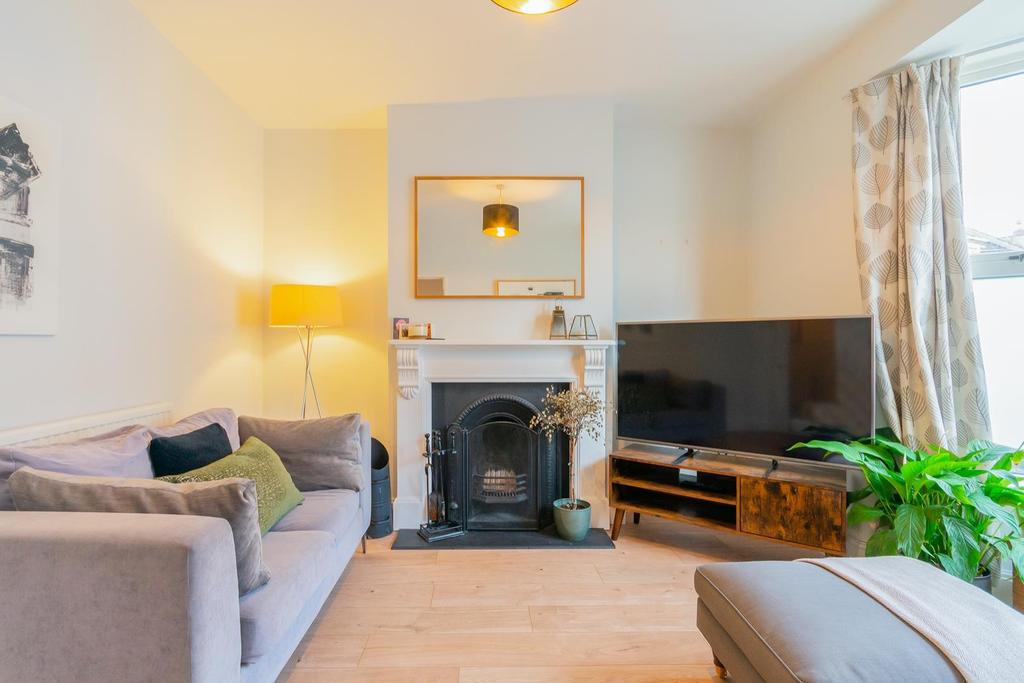DAORETAGNOTHSA83 - Living Room A.jpg