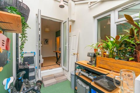 38 Ashton Gate Road, Bristol, BS3 1SZ