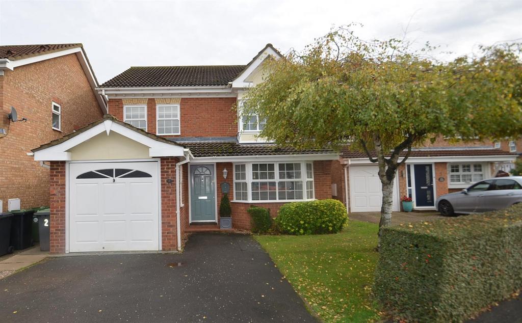 Walton Close, Shefford 4 bed detached house for sale £500,000