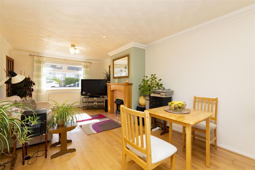 Oak Drive, Lenzie, Glasgow 3 bed terraced house £170,000