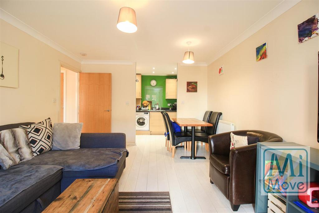 Albion Way, Edenbridge 2 bed flat £275,000