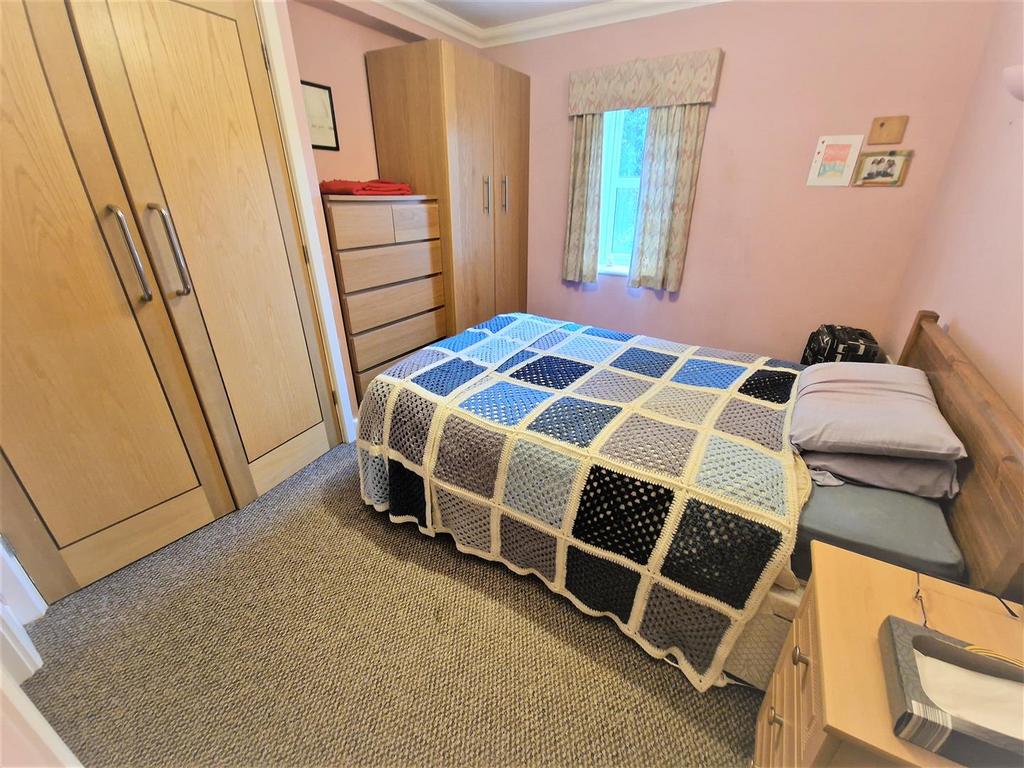 Bedroom 1.jpg