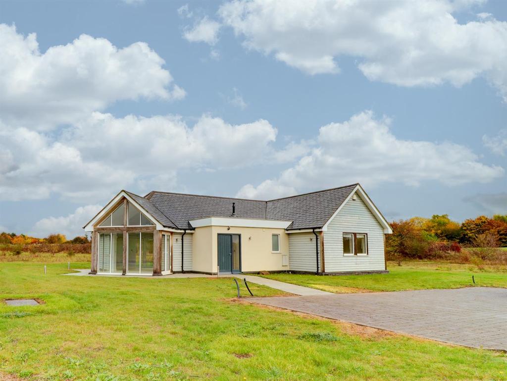 Stratford Road, BidfordOnAvon... 3 bed bungalow £1,695 pcm (£391 pw)