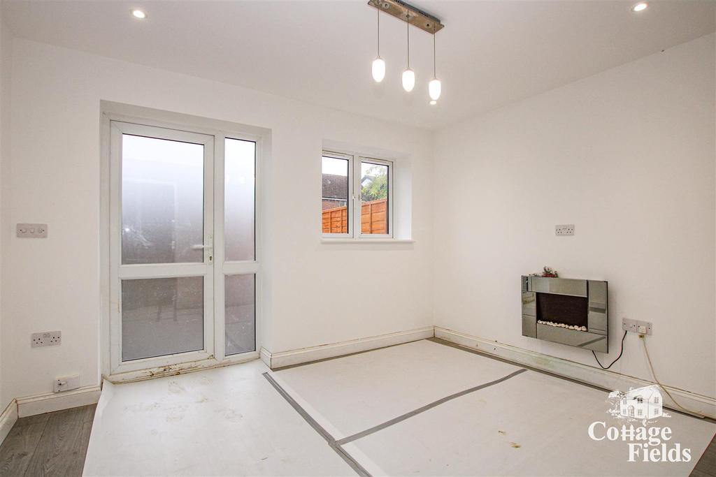 Teresa Gardens, Waltham Cross 5 bed house £2,650 pcm (£612 pw)