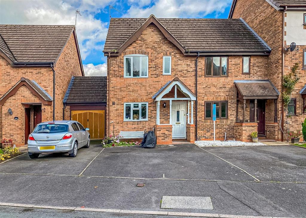 8 King Charles Way, Bridgnorth 2 bed mews £260,000