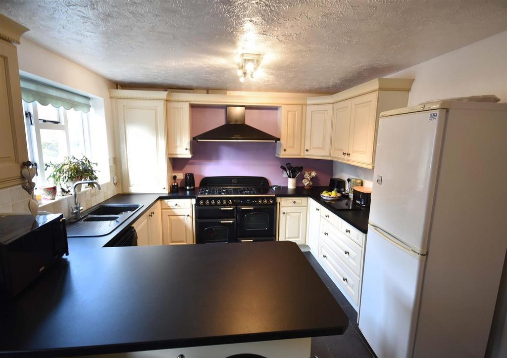 8 King Charles Way, Bridgnorth 2 bed mews £260,000