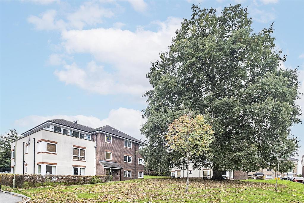 Dalmeny Way, Epsom 2 bed flat for sale £379,000