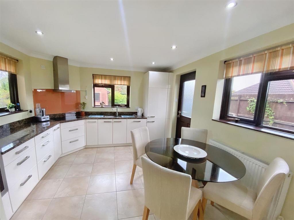 High Lane East, West Hallam, Ilkeston 3 bed detached house for sale £