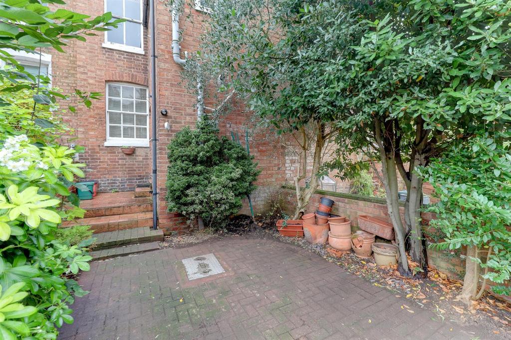 Suffolk Street, Leamington Spa 2 bed terraced house £1,050 pcm (£242 pw)
