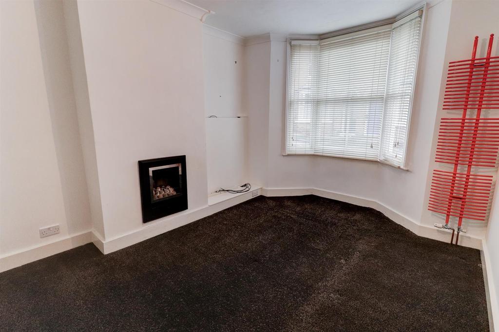 Suffolk Street, Leamington Spa 2 bed terraced house £1,050 pcm (£242 pw)