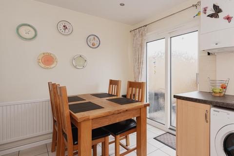 5 Dirdene Close, Epsom, KT17 4AY