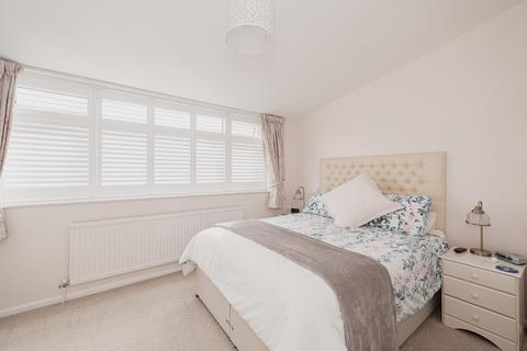 5 Dirdene Close, Epsom, KT17 4AY