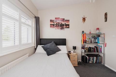 5 Dirdene Close, Epsom, KT17 4AY