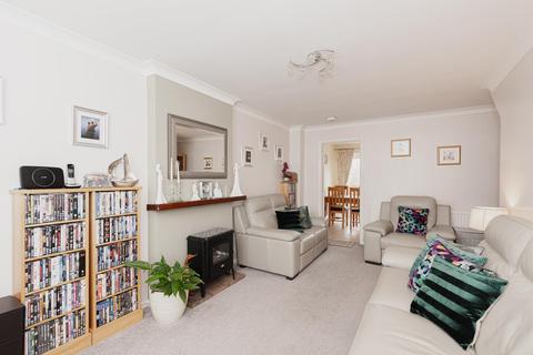 5 Dirdene Close, Epsom, KT17 4AY