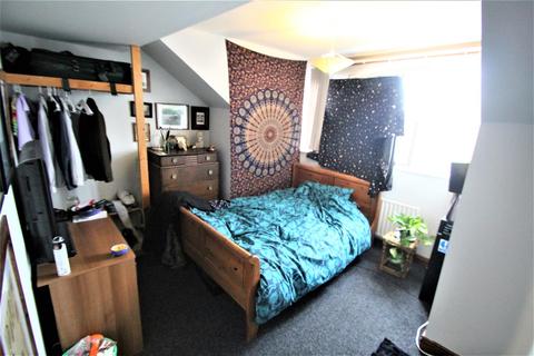 3 bedroom terraced house to rent - Highbury Terrace, Meanwood, Leeds, LS6 4ET