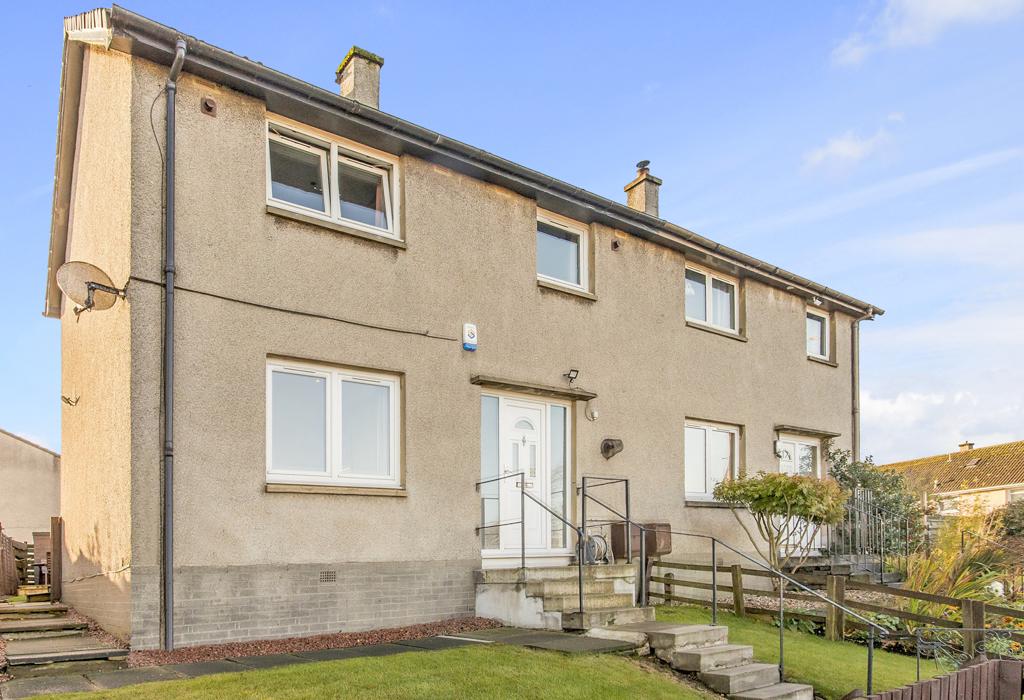 Harburn Drive, West Calder, West Lothian 3 bed semidetached house £