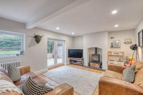 15 Foregate Street, Astwood Bank, Redditch, B96 6BW