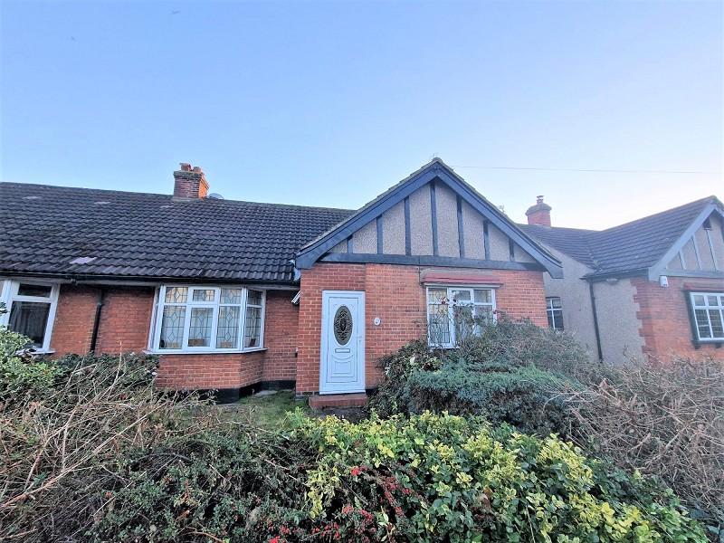 Cedar Gardens, Upminster, Essex. RM14 3DL 3 bed semidetached bungalow £1,800 pcm (£415 pw)