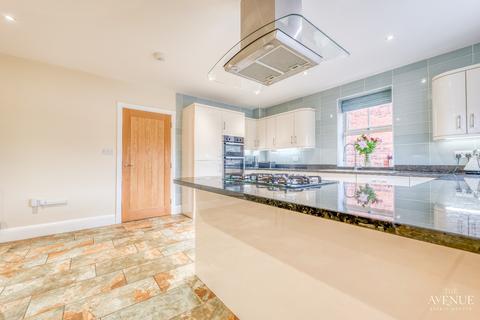 6 Hamilton Road, Burton-on-trent, DE15 0LN