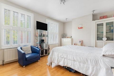 100 Malpas Road, London, SE4 1BU