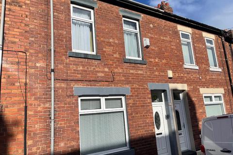 3 bedroom terraced house to rent, Elsdon Terrace, North Shields.  NE29 7AT