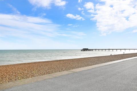 3 bedroom terraced house for sale, Middle Street, Deal, Kent