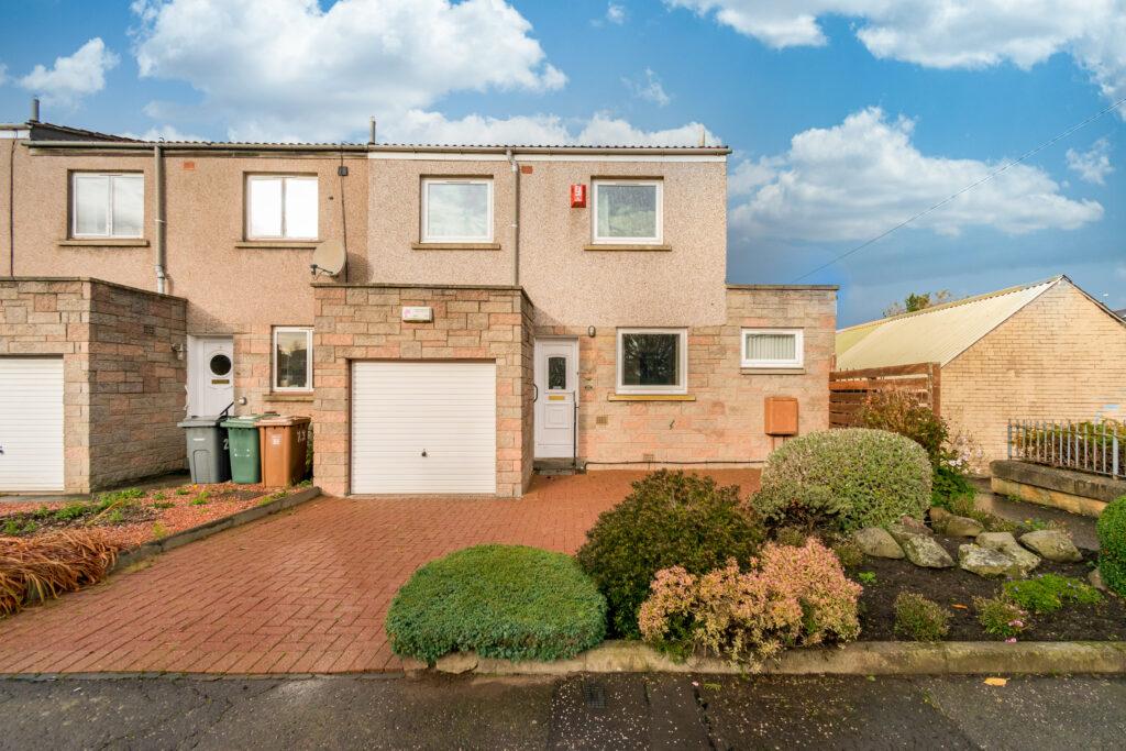 25 Greenend Grove, Liberton, EH17 7QE 3 bed end of terrace house £255,000
