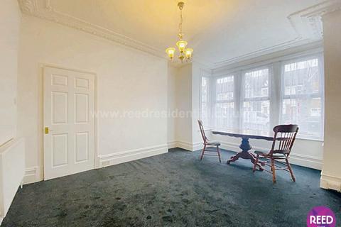 3 bedroom flat to rent, Valkyrie Road, Westcliff On Sea