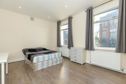 3 bedroom apartment for sale - Valliere Road, London