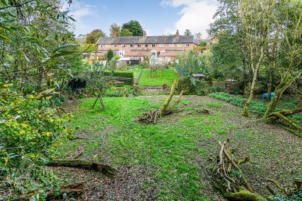 Norwich Road, Chedgrave, Norwich 2 bed terraced house £300,000
