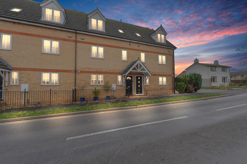 Drift Road, Stamford, PE9 3 bed townhouse £300,000