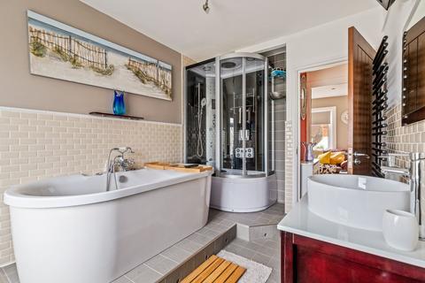 42d East Cliff, Folkestone, CT19 6BX