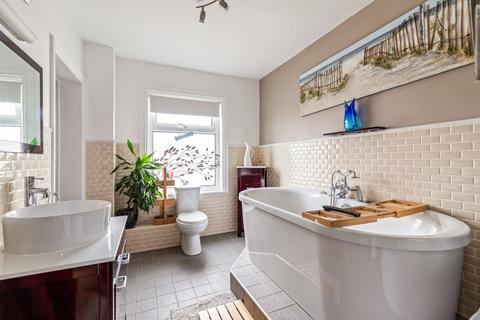 42d East Cliff, Folkestone, CT19 6BX