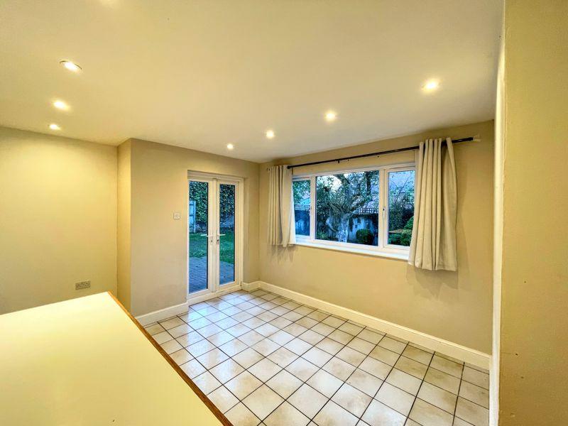 Field, Aston Clinton 8 bed detached house £2,200 pcm (£508 pw)