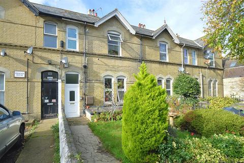 2 bedroom ground floor flat for sale, CENTRAL TOWN LOCATION * SHANKLIN
